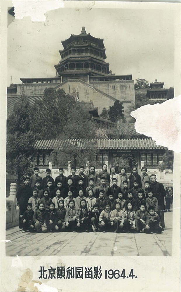 7.1964年颐和园留影.jpg