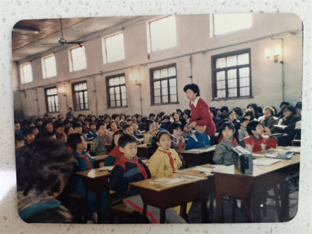 3.孙爱军副校长在育民小学礼堂做市级公开课（曾任西城区教研中心小学数学教研员）.jpg