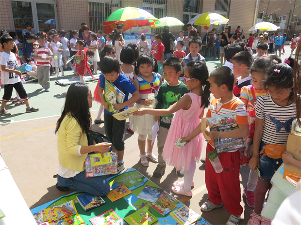 5.2013年奋斗小学校庆日读书节活动.jpg