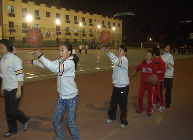 3.丰富多彩的校本课程--篮球.jpg