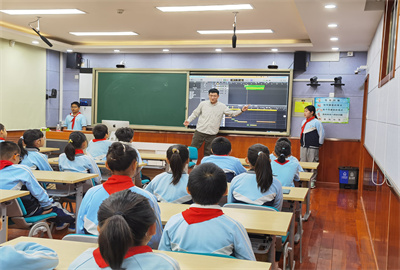 图片6李东雷上课.jpg