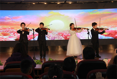 小提琴双声部二重奏 《我和我的祖国》二4班 董沛伊二2班 王书琛二5班隗功越二6班 张懿硕.jpg