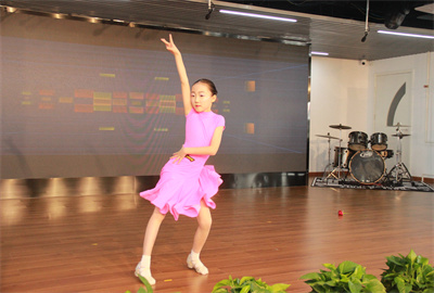 二7班 余渃伊 拉丁舞 《恰恰》.jpg