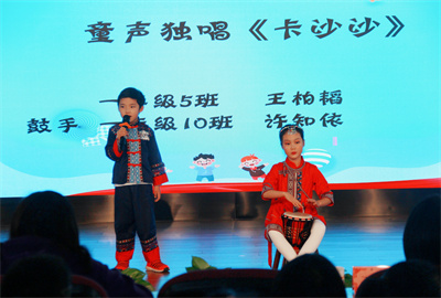 独唱一5班王柏韬《卡沙沙》鼓手一10班 许知依.jpg