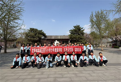 西址学生合影 于伯阳.jpg