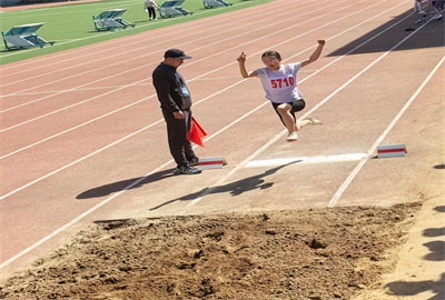 9.丁思琪跳远.jpg