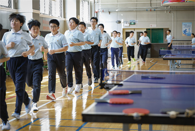 兵乓球冠军武杨给学生上实践课4.jpg