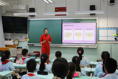 篮球冠军苗立杰讲理论课1.jpg