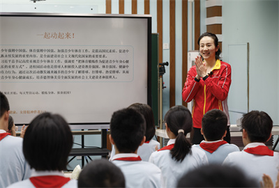 排球冠军沈静思讲理论课2.jpg