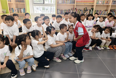 学生参观校园照片2.jpg