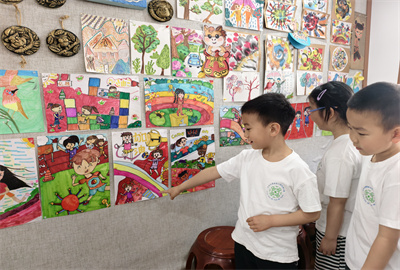 学生参观校园照片3.jpg