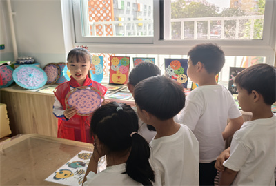 学生参观校园照片4.jpg