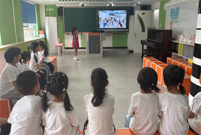 学生参观校园7.jpg
